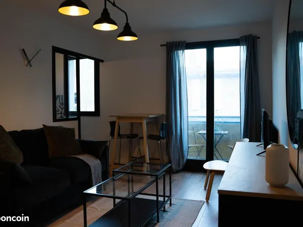 Studio 1 pièce 24 m² 
