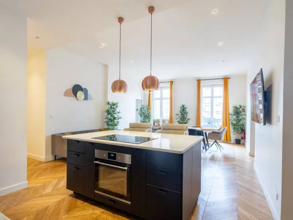 Appartement 6 pièces 221 m² 