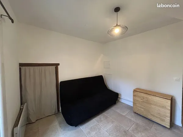 Studio 1 pièce 17 m² 