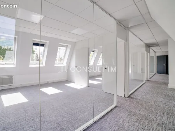 Bureau 2 000 m² 