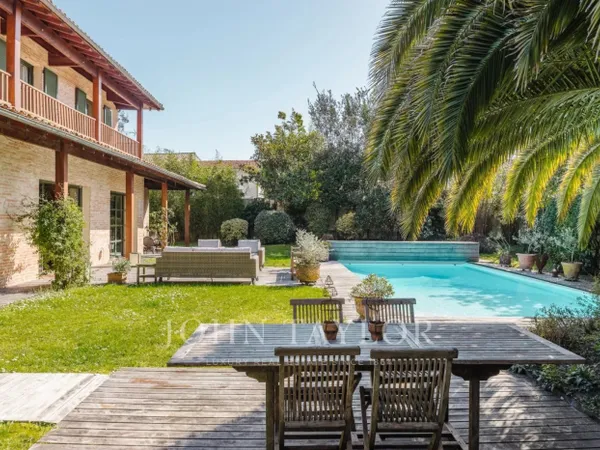 LE BOUSCAT - PROPRIÉTÉ D'EXCEPTION - JARDIN - PISCINE - DÉPENDAN 