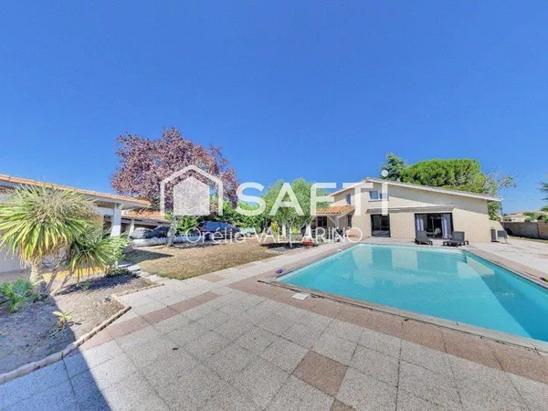 Villa 6 pièces 145 m² 