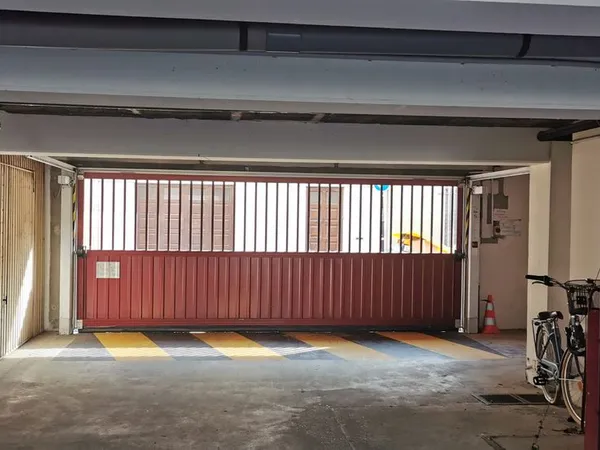 A LOUER GARAGE/BOX - PARKING fermé - Bordeaux 
