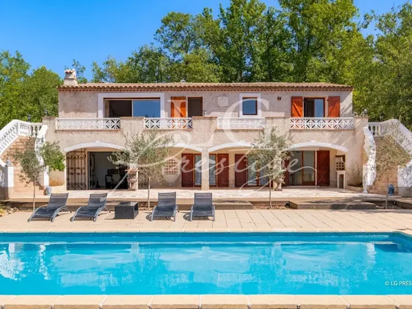 Villa avec Double Entrée - Idéale pour Deux Familles ou Investis 