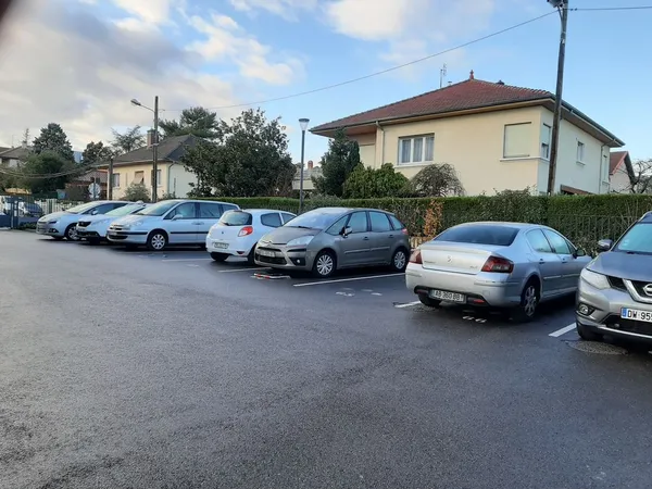Place de Parking Extérieure Sécurisée 
