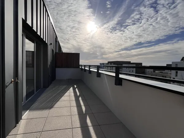 T4 84.55m2 DERNIER ETAGE AVEC TERRASSES ET PARKING SOUS-SOL 