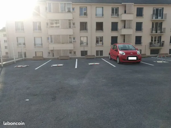 Place de parking extérieur dans résidence Caen centre proche université 