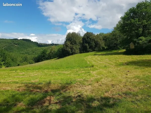 Propriété de 24 hectares avec 2 maisons