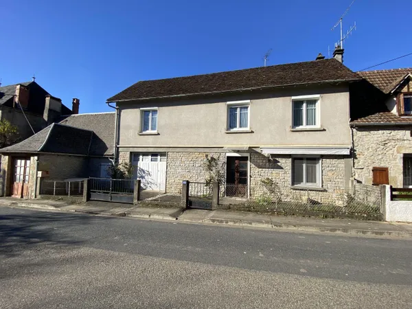 Secteur Gramat, maison familiale avec jardinet, maisonnette attenante à rénover 