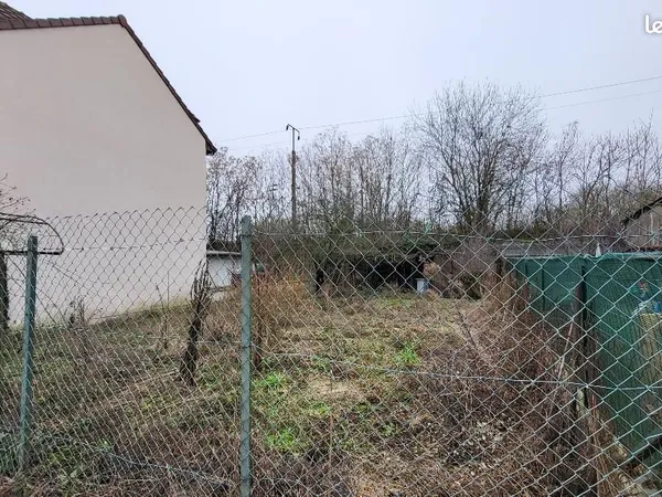 Terrain constructible avec accord pour 1 maison individuelle ou 2 maisons jumelées 
