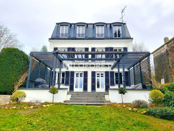 Maison 10 pièces 234 m² 