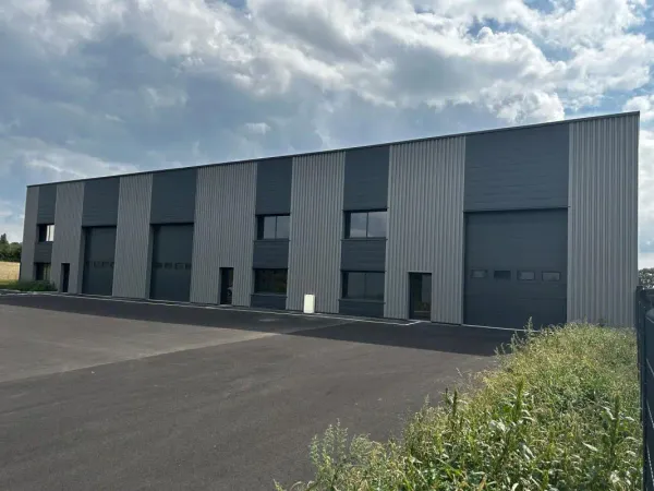 ENTREPOT ET BUREAU 307 M² A LOUER 