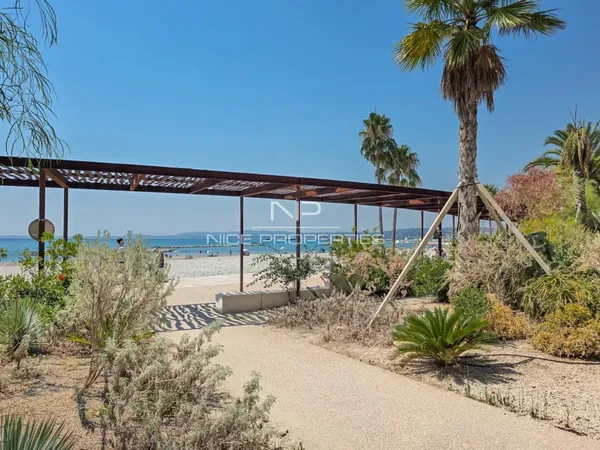 Sant Laurent du Var, bord de mer, 2 pièces avec terrasser et jardin 