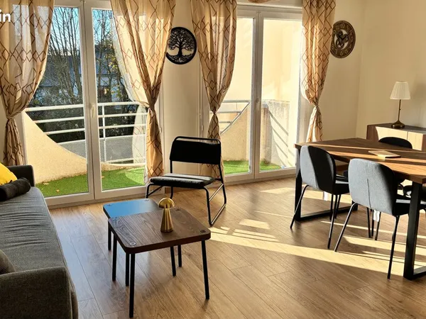Appartement T2 meublé 6 mn de Rennes Durée 7ou 8 mois 