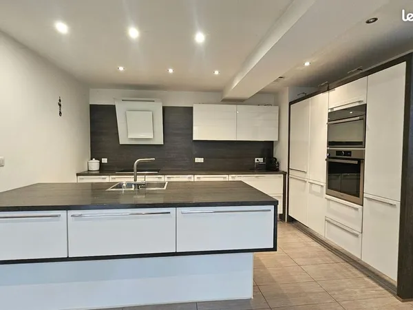 Appartement 4 pièces 150 m² 