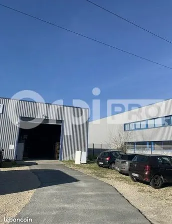 Local d'activité 800 m² 