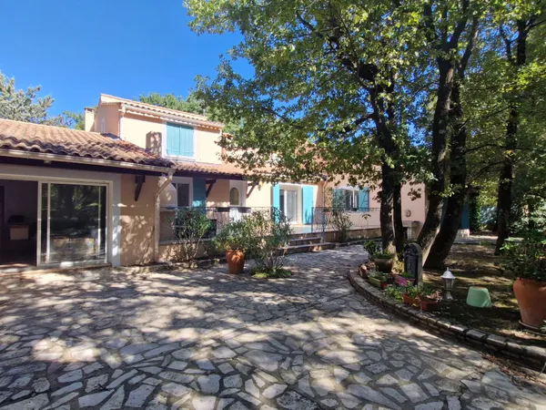 Maison 6 pièces 202 m² 