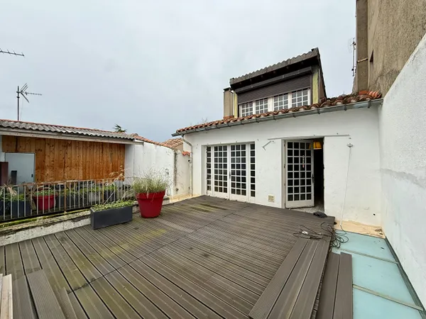 CARCASSONNE quartier des 4 Chemins maison de 220 m² avec terrasse et possibilité mixte habitation 