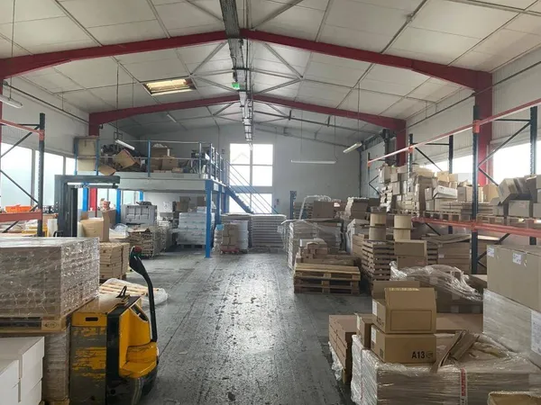 Local d'activité 1100 m² 