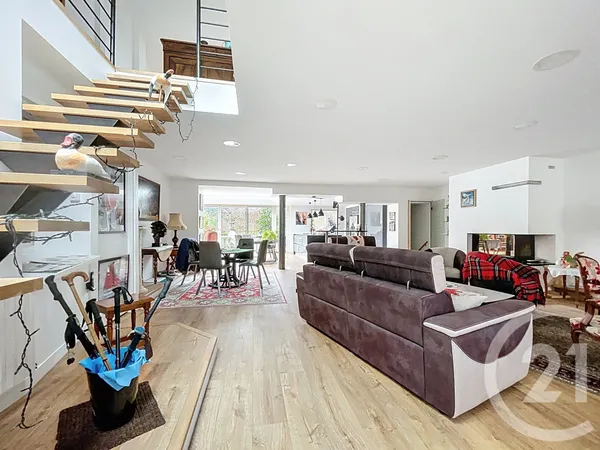 Maison 8 pièces 230 m² 
