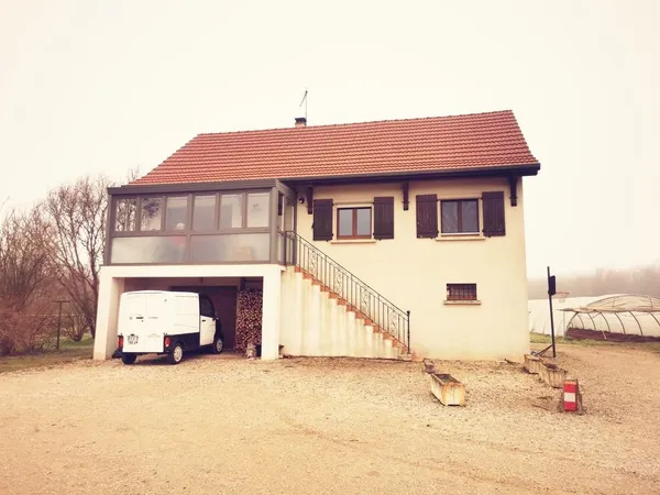 Maison sur 1 h 6 de terrain 
