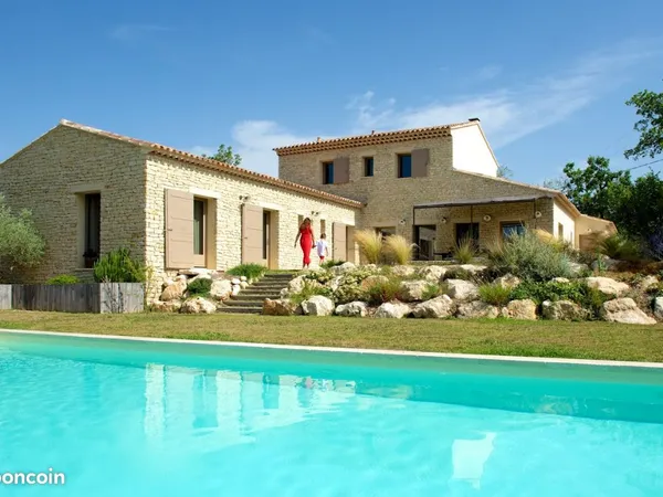 Mas 5 pièces 146 m² 