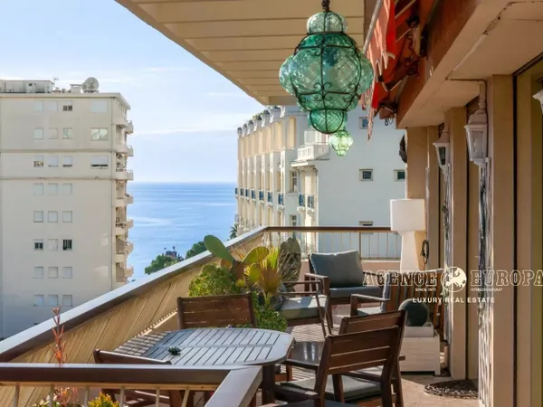 CANNES PROCHE CROISETTE - ELEGANT APPARTEMENT AVEC TERRASSE D'A 
