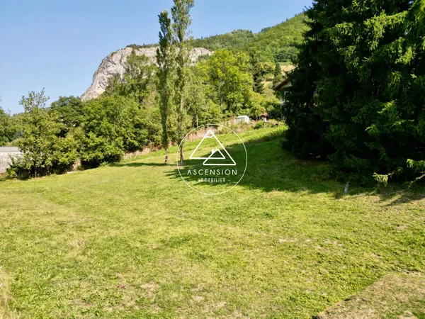 Terrain constructible de 945 m² - Quartier de l'Abbaye - Saint-Jean-d'Aulps 