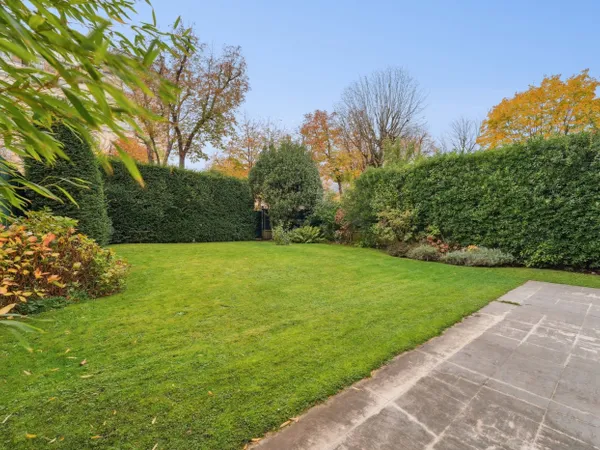 Exceptionnel Duplex avec Jardin Privatif, 5 chambres 