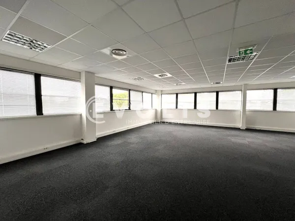 Bureaux 3966 m² 