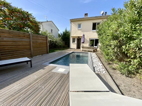 Maison de 5 pièces principales sur 371m2 de terrain 