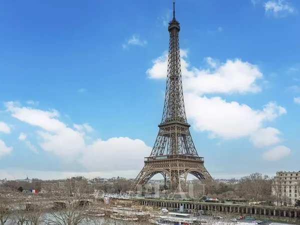 Paris XVIe - Avenue de New York - tour Eiffel. 