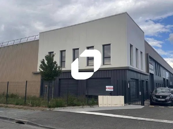 Local d'activité 329 m² 