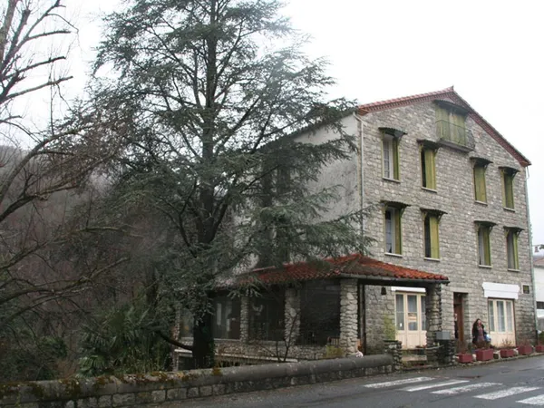 Maison de caractère - Ancien Hotel - Fort potentiel commercial à Prats De Mollo La Preste 