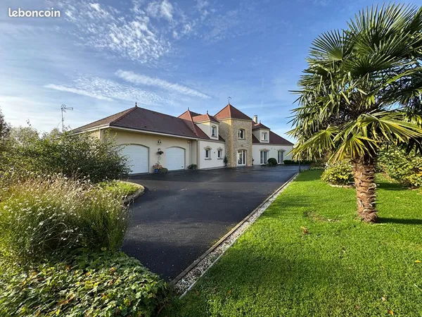Maison 11 pièces 329 m² 