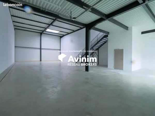Local 360 m² Le Thillay 