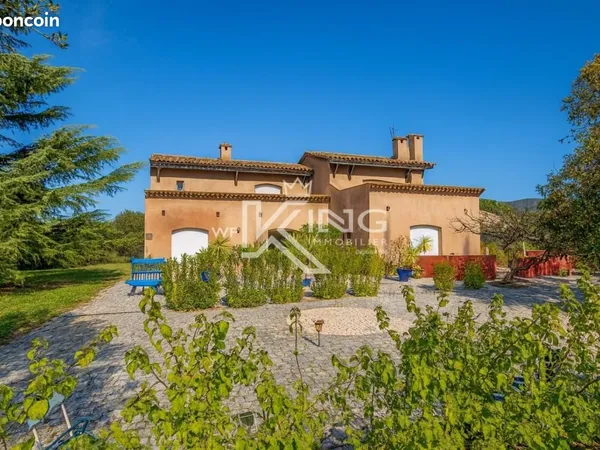 Maison 6 pièces 250 m² 