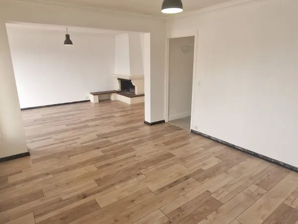 RARE à la vente : grande maison rénovée 215 m², 10 pièces, 5 chambres, terrain clos, 