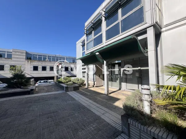 Local d'activité 540 m² 