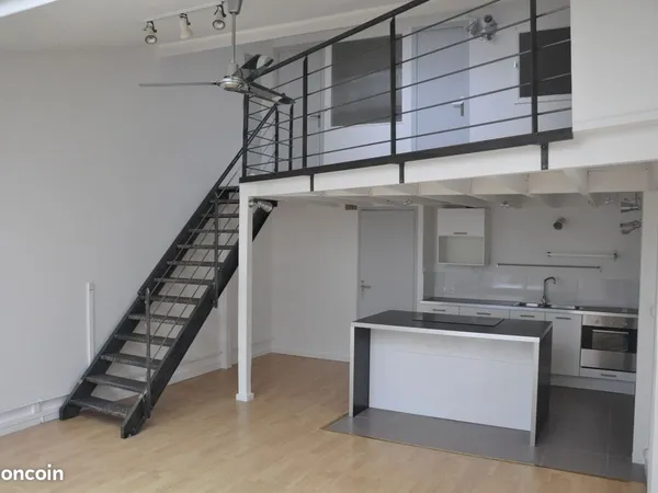 Loft de 65 m2 renové dans le centre de Tressin 