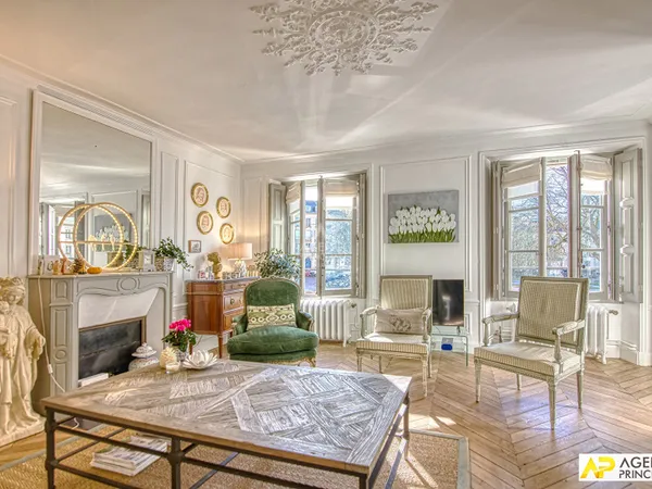 Versailles Notre Dame Place Hoche - Appartement 6 pièces 152.94m² au sol (150.69m² carrez) situé 