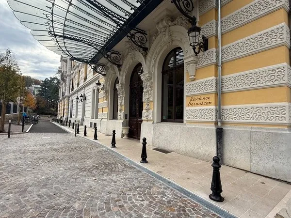A vendre appartement 3 pièces de charme dans un palace AIX LES BAINS (73) 