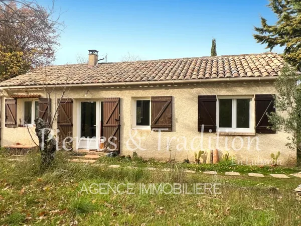 Provence, Viens, maison de plain pied rénovée avec jardin 
