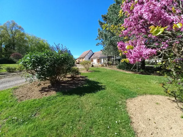 PROPRIETE DE 150M2 SUR PARC ARBORE DE 3897M2 