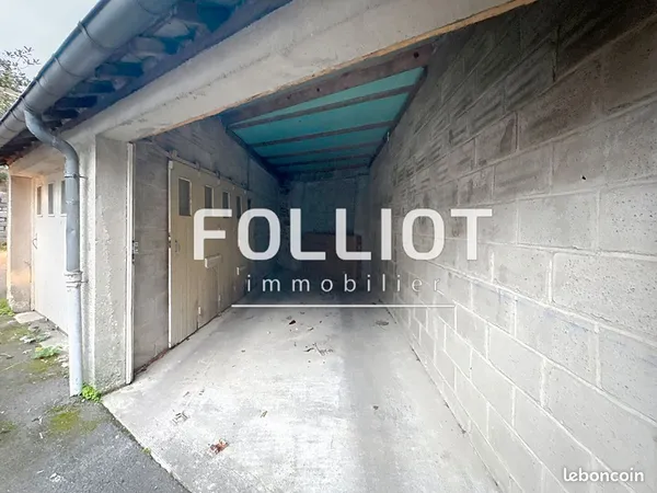 Parking/box 18 m² FOUGERES 