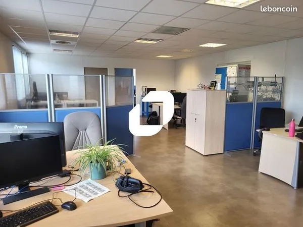 Bureaux 750 m² 