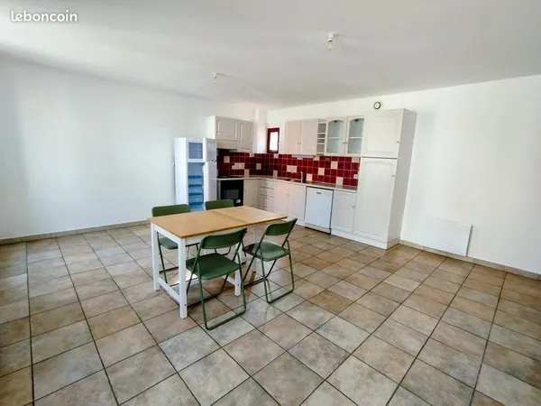 Location T3 meublé (79m² utile) - Centre de La Roche-sur-Foron 