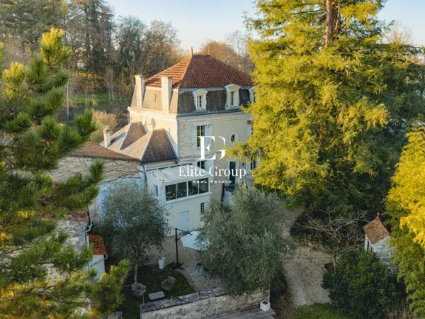 A VENDRE - SUBLIME MAISON DE MAÎTRE AVEC PISCINE - TOUVRE - 11 