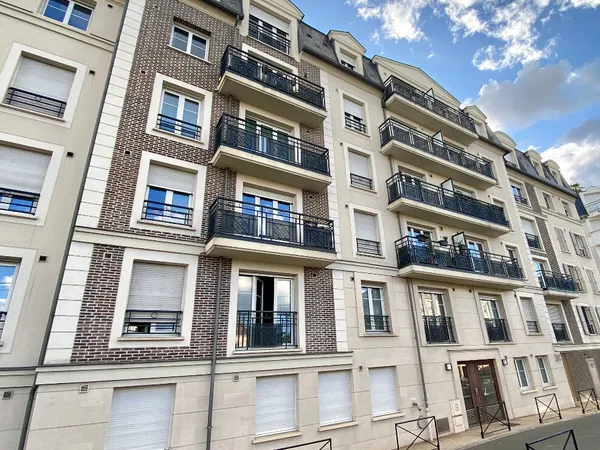 Grand studio de 28 m², 12 mins gare ! 