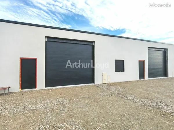 Local d'activité 320 m² 